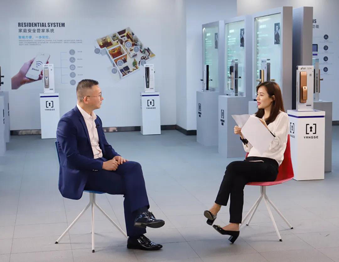 廣東電視臺(tái)《風(fēng)云粵商》欄目走進(jìn)智能門(mén)鎖知名企業(yè)楊格智控